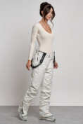 Оптом Полукомбинезон утепленный женский зимний горнолыжный белого цвета 7601Bl в Самаре, фото 17