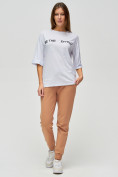 Оптом Женские футболки с надписями белого цвета 76025Bl в Екатеринбурге