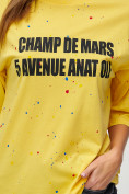 Оптом Женские футболки с надписями желтого цвета 76029J в Казани, фото 3