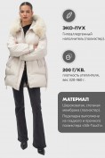 Оптом Куртка зимняя женская с мехом и капюшоном тренд бежевого цвета 7608B, фото 2