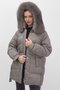Оптом Куртка зимняя женская с мехом и капюшоном тренд коричневого цвета 7608K, фото 9