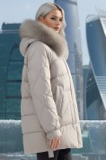 Оптом Куртка зимняя женская с мехом и капюшоном тренд светло-коричневого цвета 7608SK, фото 3