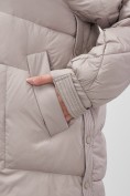 Оптом Куртка зимняя женская с мехом и капюшоном тренд светло-коричневого цвета 7608SK, фото 9