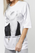 Оптом Женские футболки с принтом белого цвета 76098Bl в Екатеринбурге
