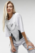 Оптом Женские футболки с принтом белого цвета 76098Bl в Екатеринбурге, фото 2