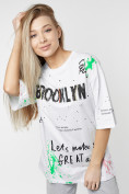 Оптом Женские футболки с принтом белого цвета 76102Bl в Казани, фото 3