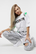 Оптом Женские футболки с принтом белого цвета 76102Bl в Казани, фото 2