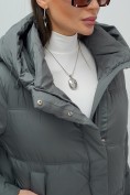 Оптом Пальто зимнее утепленное с капюшоном женское темно-серого цвета 7618TC, фото 12