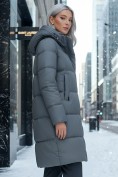 Оптом Пальто зимнее утепленное с капюшоном женское темно-серого цвета 7618TC, фото 2