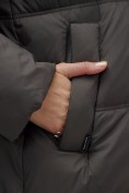 Оптом Пальто зимнее утепленное с капюшоном женское темно-коричневого цвета 7618TK, фото 17