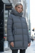 Оптом Куртка женская зимняя на резинке большого размера темно-серого цвета 7619TC