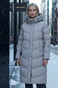 Оптом Пальто зимнее утепленное с капюшоном женское серого цвета 7623Sr