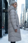 Оптом Пальто зимнее утепленное с капюшоном женское серого цвета 7623Sr, фото 2