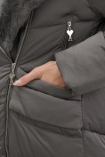 Оптом Двубортная пальто зимнее утепленное с мехом и капюшоном темно-серого цвета 7626TC, фото 11