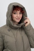 Оптом Пальто зимнее утепленное с капюшоном женское светло-коричневого цвета 7628SK, фото 6