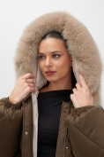 Оптом Пальто зимнее утепленное с мехом и капюшоном тренд горчичного цвета 7629G, фото 5
