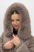 Оптом Пальто зимнее утепленное с мехом и капюшоном тренд коричневого цвета 7629K, фото 14