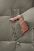 Оптом Пальто зимнее утепленное с мехом и капюшоном тренд коричневого цвета 7630K, фото 4