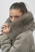 Оптом Пальто зимнее утепленное с мехом и капюшоном тренд коричневого цвета 7630K, фото 7