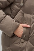 Оптом Пальто зимнее утепленное с капюшоном женское коричневого цвета 7637K, фото 11