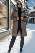 Оптом Пальто зимнее утепленное с капюшоном женское коричневого цвета 7637K, фото 2
