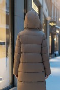 Оптом Пальто зимнее утепленное с капюшоном женское коричневого цвета 7637K, фото 3