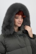 Оптом Куртка зимняя женская с мехом и капюшоном тренд темно-зеленого цвета 7639TZ, фото 2