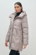 Оптом Куртка зимняя женская с капюшоном модная светло-коричневого цвета 7653SK, фото 10