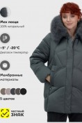 Оптом Куртка зимняя женская с мехом и капюшоном тренд темно-зеленого цвета 7656TZ