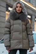 Оптом Куртка зимняя женская с мехом и капюшоном тренд коричневого цвета 7658K, фото 2