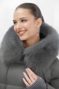 Оптом Куртка зимняя женская с мехом и капюшоном тренд темно-серого цвета 7658TC, фото 6