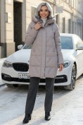 Оптом Куртка зимняя женская классическая с капюшоном светло-коричневого цвета 7671SK, фото 4
