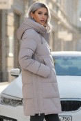 Оптом Куртка зимняя женская классическая с капюшоном светло-коричневого цвета 7671SK, фото 3