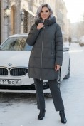 Оптом Куртка зимняя женская классическая с капюшоном темно-серого цвета 7671TC, фото 4