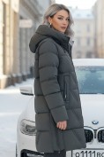Оптом Куртка зимняя женская классическая с капюшоном темно-серого цвета 7671TC, фото 3