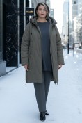 Оптом Пальто зимнее утепленное женское большого размера коричневого цвета 7699K, фото 5