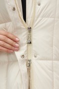 Оптом Пальто зимнее утепленное с капюшоном женское бежевого цвета 7700B, фото 13