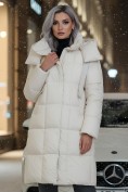 Оптом Пальто зимнее утепленное с капюшоном женское бежевого цвета 7700B