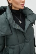 Оптом Пальто зимнее утепленное с капюшоном женское темно-серого цвета 7700TC, фото 12