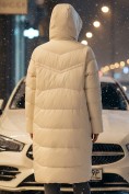 Оптом Пальто зимнее утепленное с капюшоном женское бежевого цвета 7702B, фото 4