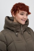 Оптом Пальто зимнее утепленное с капюшоном женское коричневого цвета 7702K, фото 11