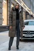 Оптом Пальто зимнее утепленное с капюшоном женское коричневого цвета 7702K, фото 5