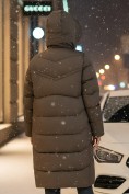 Оптом Пальто зимнее утепленное с капюшоном женское коричневого цвета 7702K, фото 3