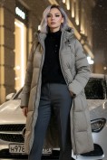 Оптом Пальто зимнее утепленное с капюшоном женское светло-коричневого цвета 7702SK, фото 5