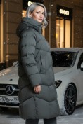 Оптом Пальто зимнее утепленное с капюшоном женское зеленого цвета 7702Z, фото 2