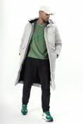 Оптом Куртка удлинённая мужская зимняя светло-серого цвета 7708SS в Казани, фото 11