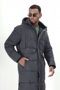 Оптом Куртка удлинённая мужская зимняя темно-серого цвета 7708TC в Екатеринбурге, фото 24