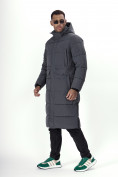 Оптом Куртка удлинённая мужская зимняя темно-серого цвета 7708TC в Казани, фото 8