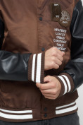 Оптом Бомбер мужской демисенный коричневого цвета 77166K в Казани, фото 11