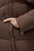 Оптом Пальто зимнее утепленное с капюшоном женское коричневого цвета 7729K, фото 17